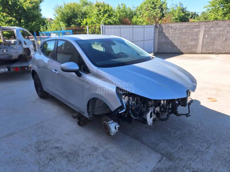 CLIO 5 DELOVI HAUBA KRILO FAR