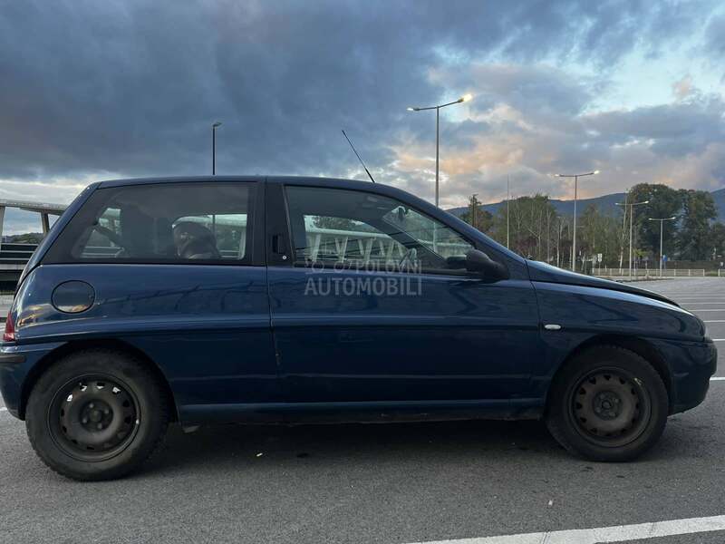 Lancia Ypsilon 1.2 4 8