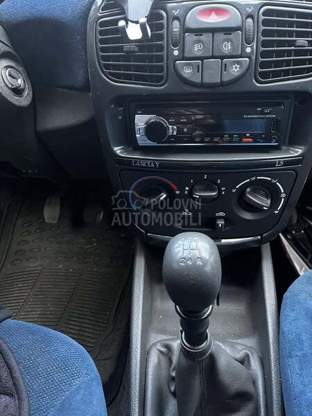 Lancia Ypsilon 1.2 4 8
