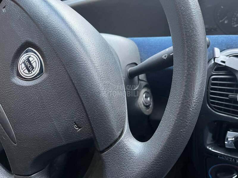 Lancia Ypsilon 1.2 4 8