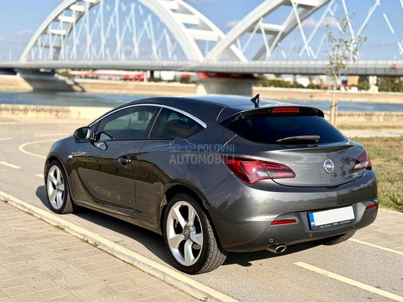 Opel Astra J GTC