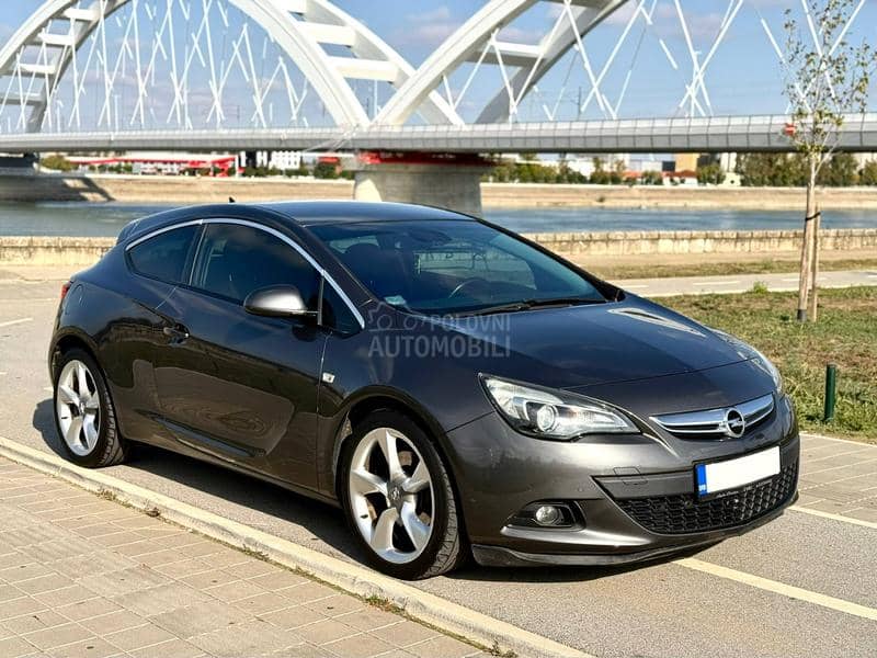 Opel Astra J GTC