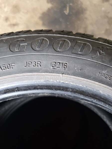 Goodyear 205/55 R16 Zimska