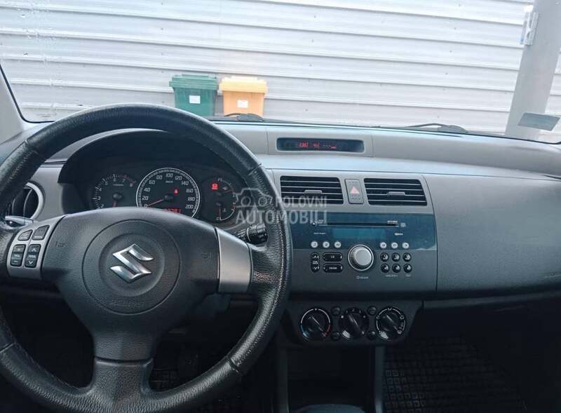 Suzuki Swift 