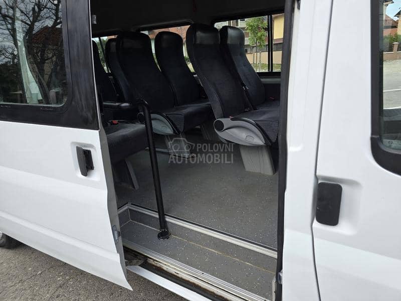 Ford Transit 18 sedista