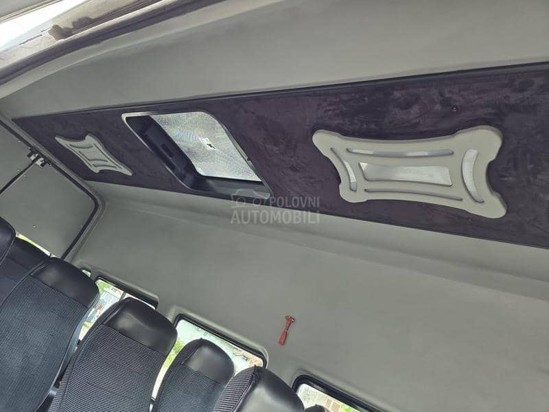 Ford Transit 18 sedista