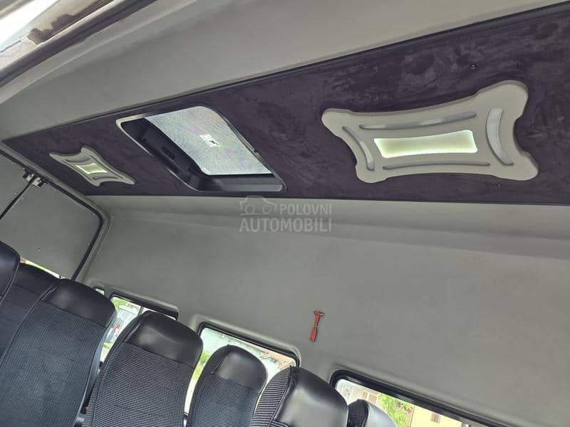 Ford Transit 18 sedista