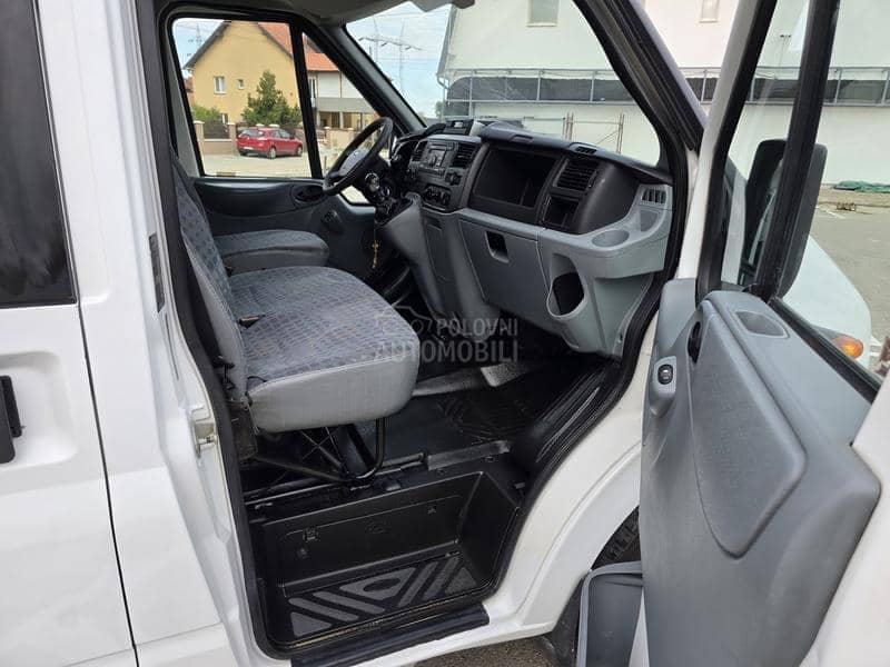 Ford Transit 18 sedista
