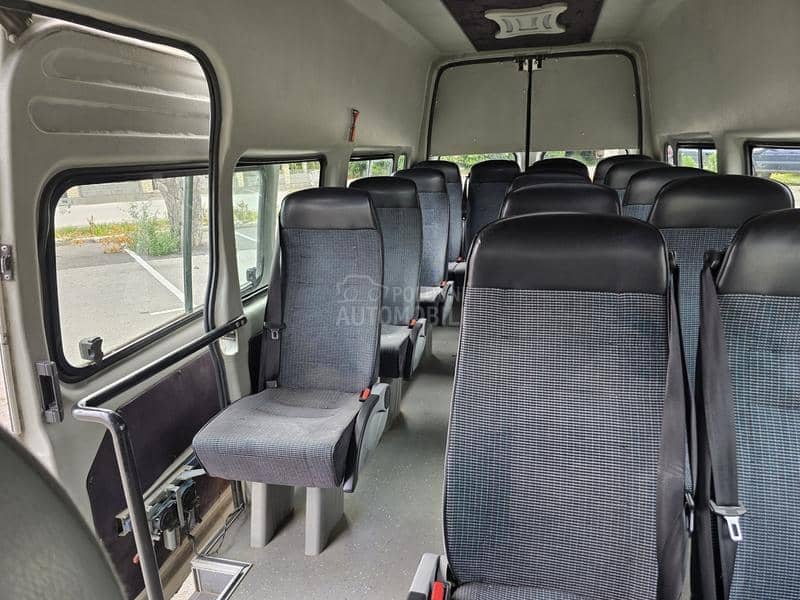 Ford Transit 18 sedista