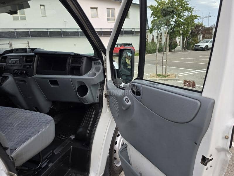 Ford Transit 18 sedista