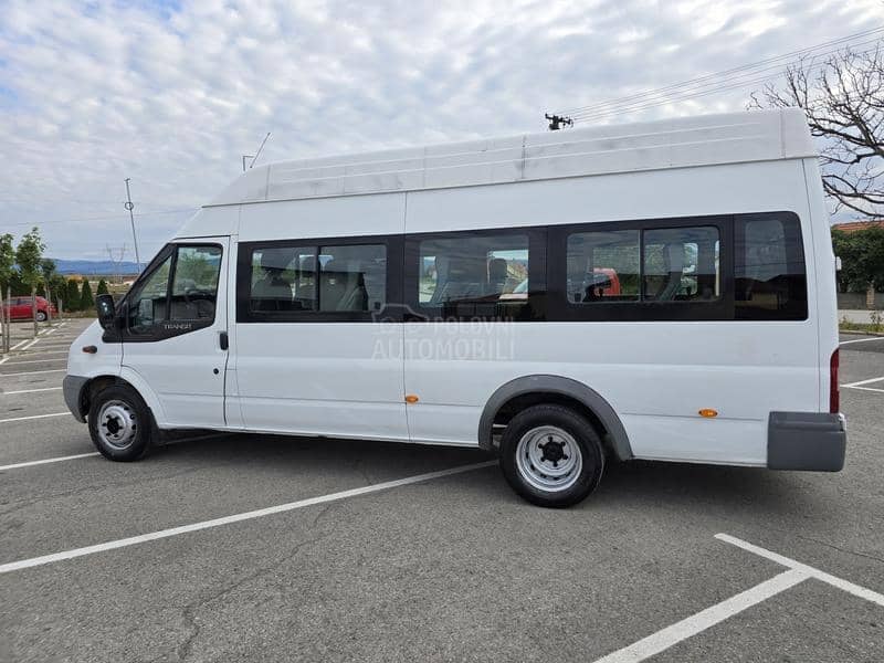 Ford Transit 18 sedista