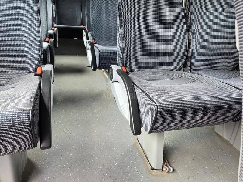 Ford Transit 18 sedista