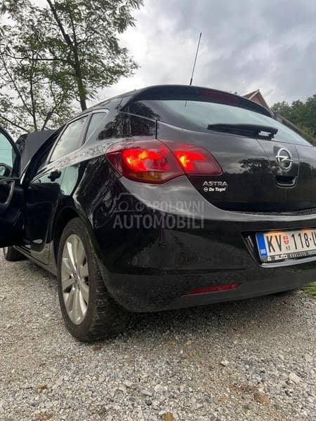 Opel Astra J 1.7