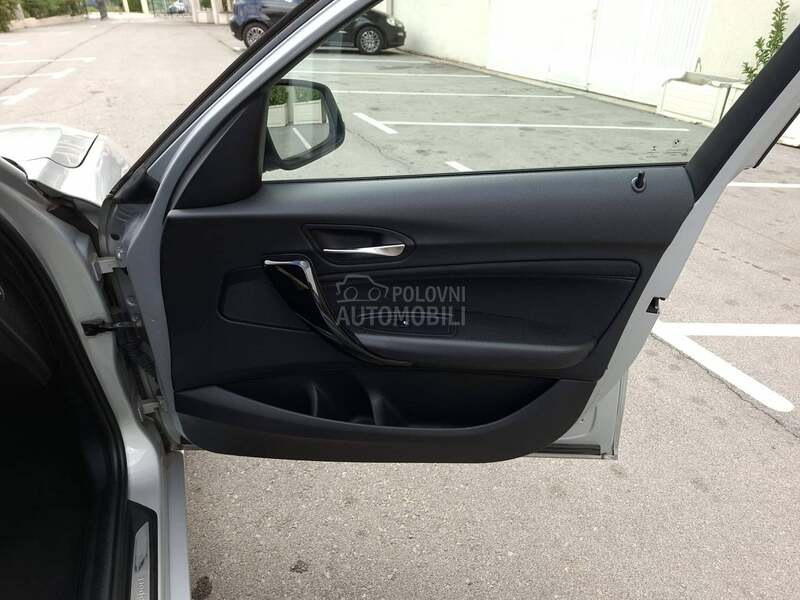BMW 118 118d SPORT