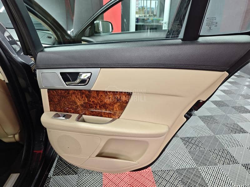 Jaguar XF 2.2 D Luxury T.O.P.