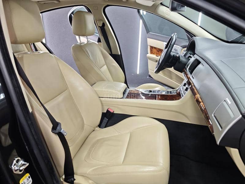 Jaguar XF 2.2 D Luxury T.O.P.