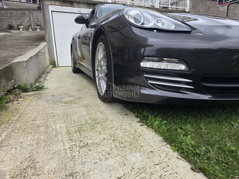 Porsche Panamera 
