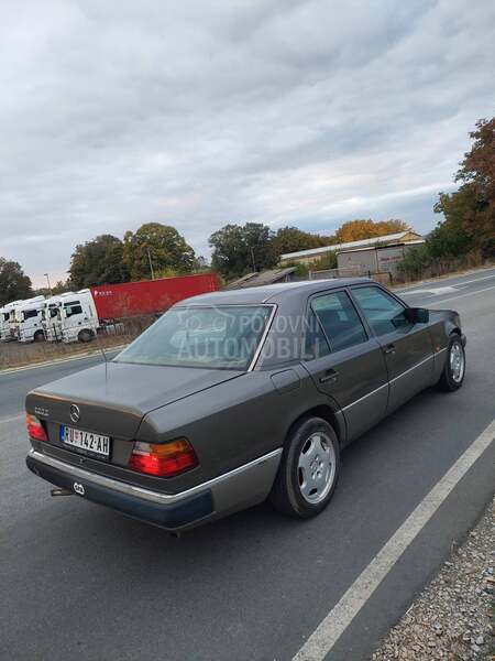 Mercedes Benz E 200 