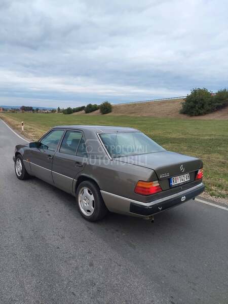 Mercedes Benz E 200 