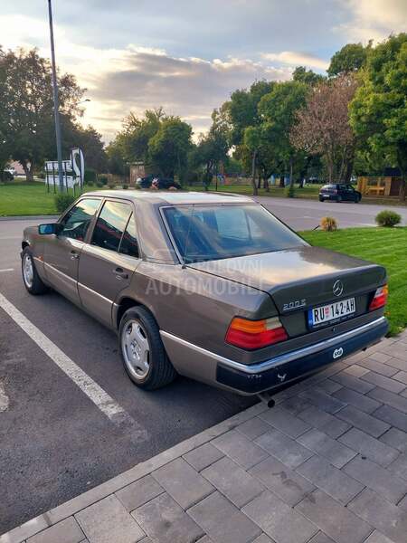 Mercedes Benz E 200 