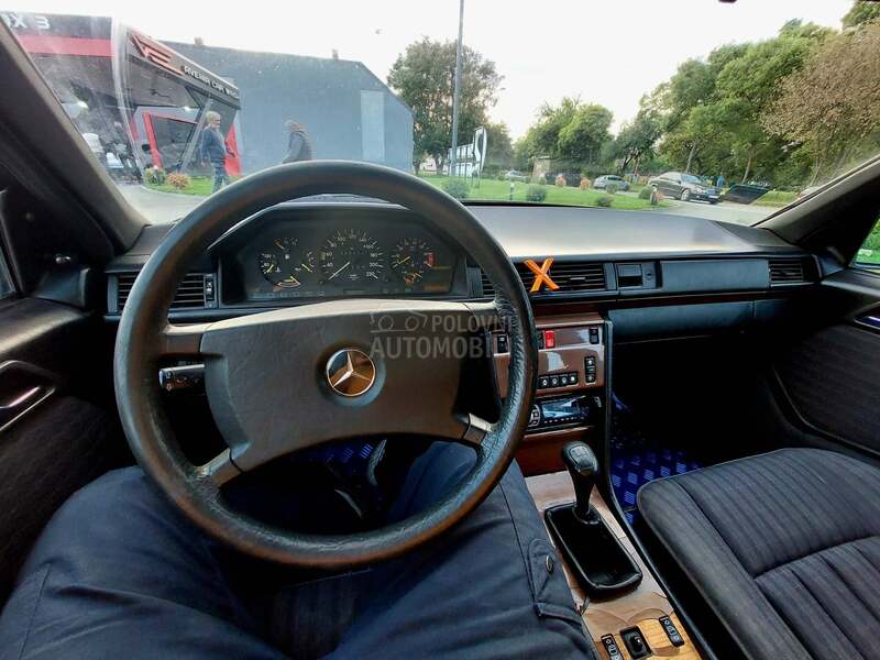 Mercedes Benz E 200 