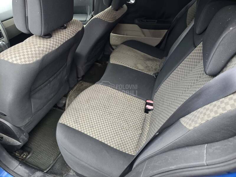 Renault Megane sa tablama