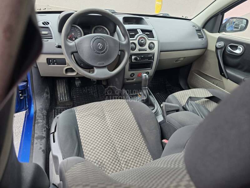 Renault Megane sa tablama