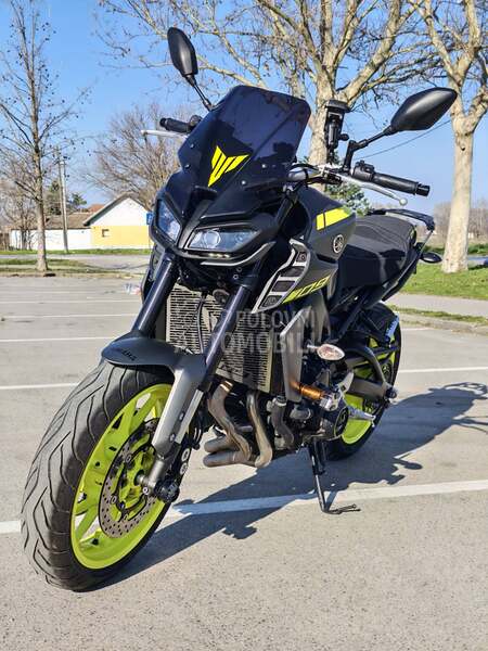 Yamaha MT 09 AKRAPOVIC