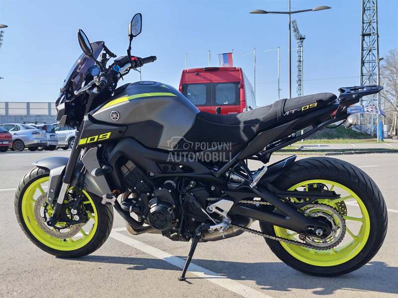 Yamaha MT 09 AKRAPOVIC