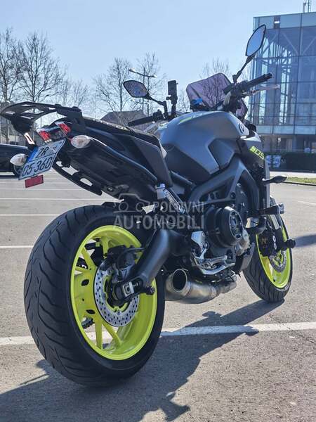 Yamaha MT 09 AKRAPOVIC