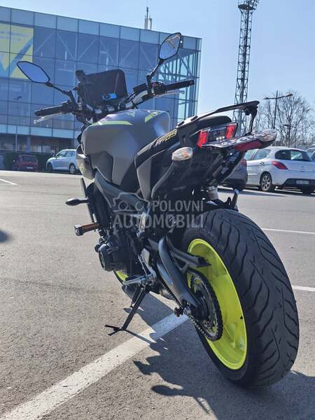 Yamaha MT 09 AKRAPOVIC