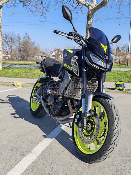 Yamaha MT 09 AKRAPOVIC