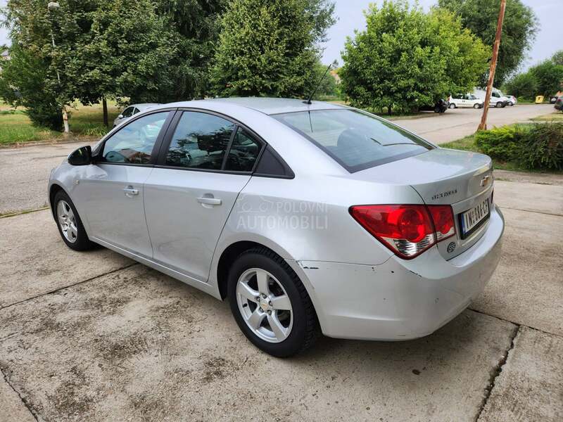 Chevrolet Cruze 1.8 LS