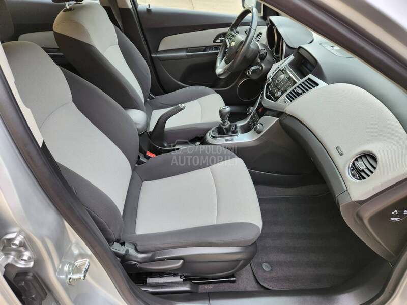 Chevrolet Cruze 1.8 LS