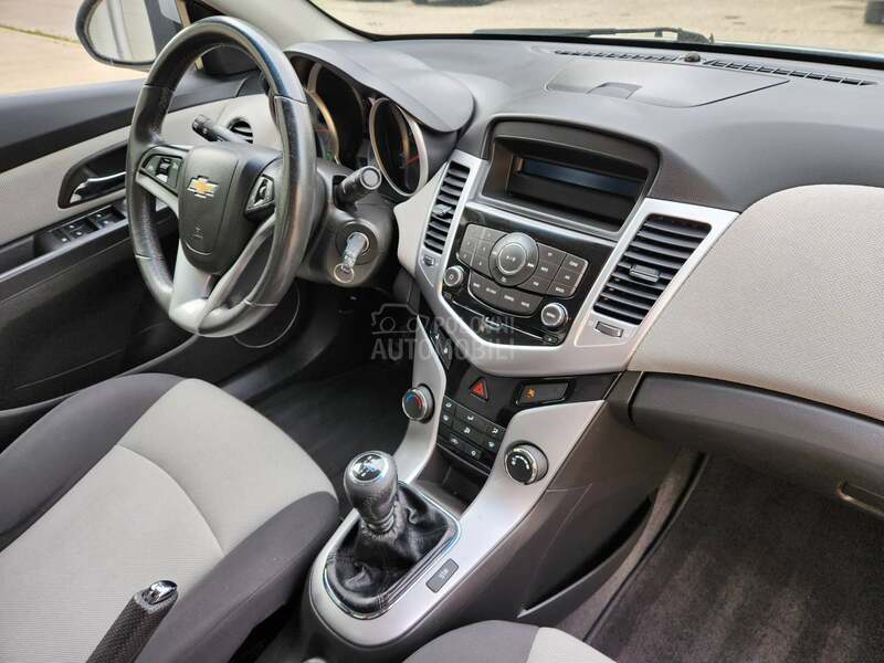 Chevrolet Cruze 1.8 LS