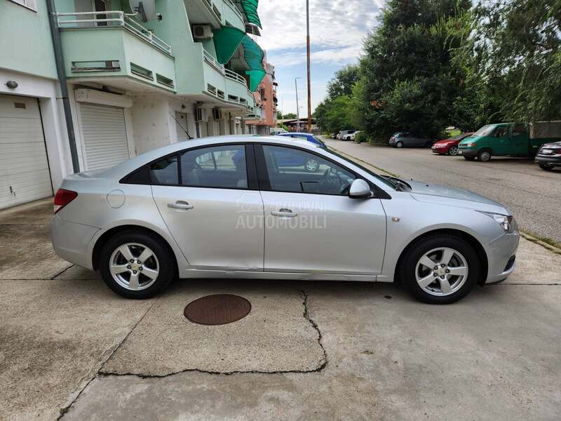 Chevrolet Cruze 1.8 LS