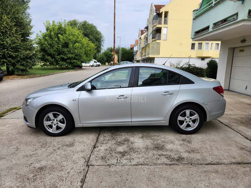 Chevrolet Cruze 1.8 LS
