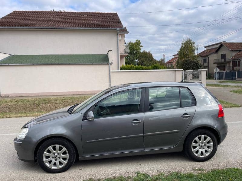 Volkswagen Golf 5 1.4  rezervisan