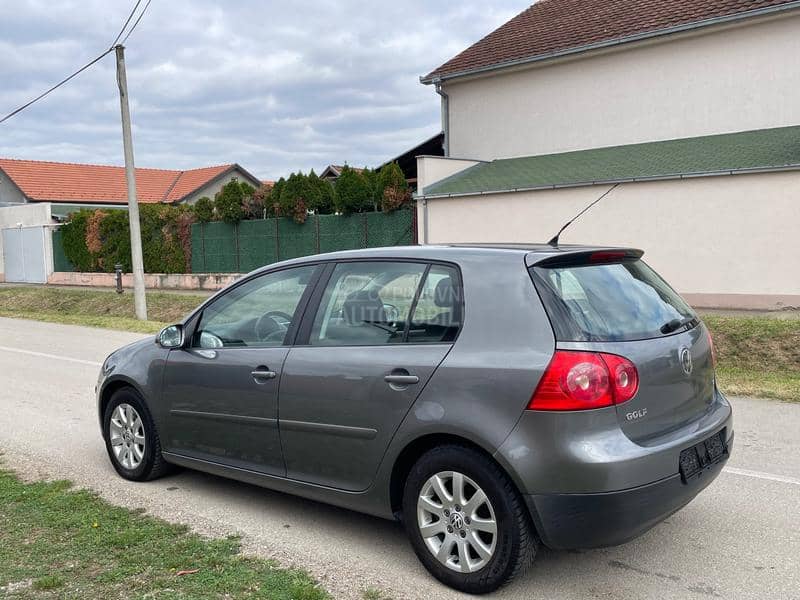 Volkswagen Golf 5 1.4  rezervisan