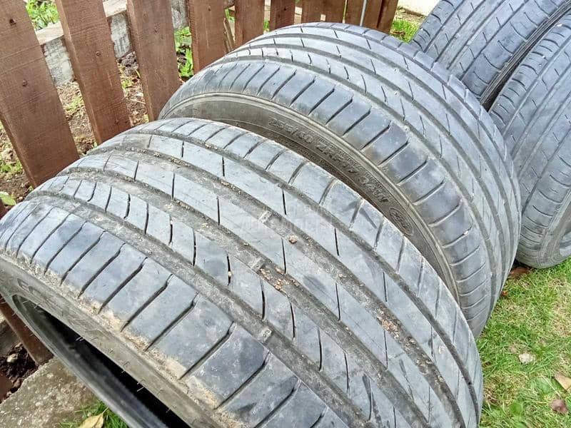 Kumho 255/40 R17 Letnja