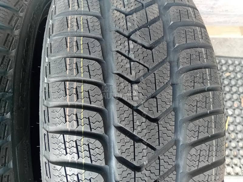 Pirelli 225/40 R19 Zimska