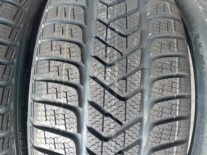 Pirelli 225/40 R19 Zimska