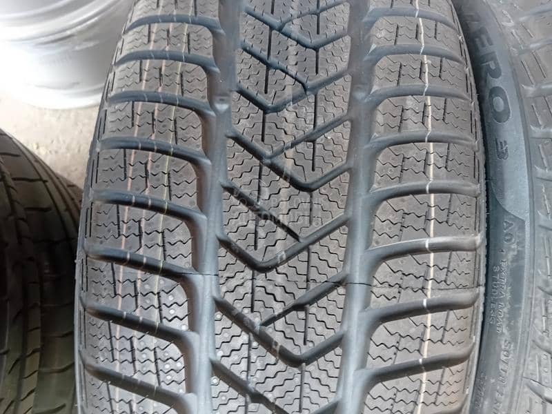 Pirelli 225/40 R19 Zimska