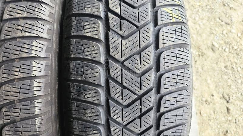 Pirelli 215/65 R17 Zimska
