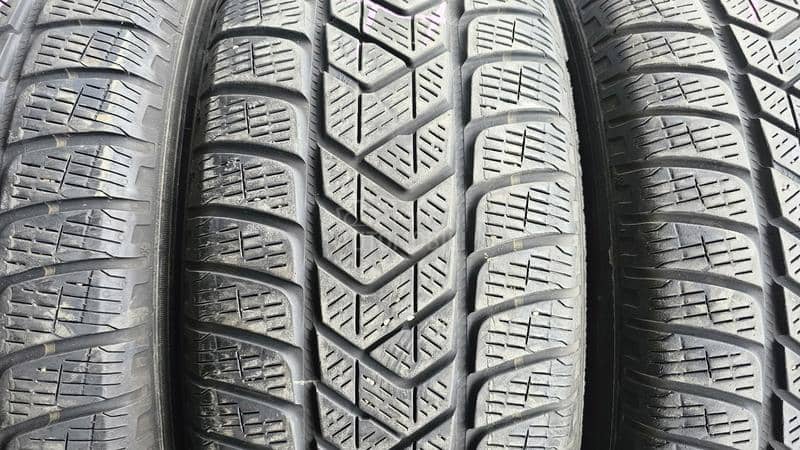 Pirelli 215/65 R17 Zimska