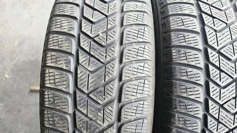 Pirelli 215/65 R17 Zimska