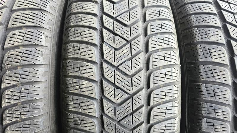 Pirelli 215/65 R17 Zimska