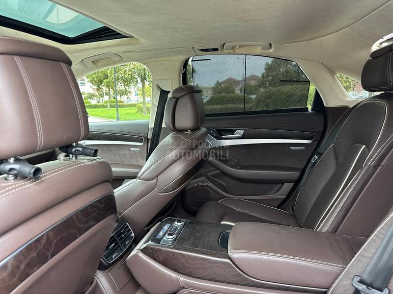 Audi A8 V8