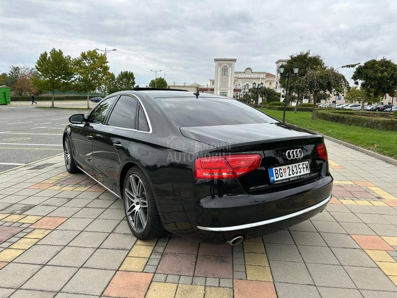 Audi A8 V8
