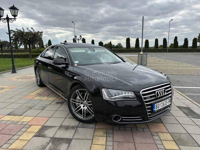 Audi A8 V8